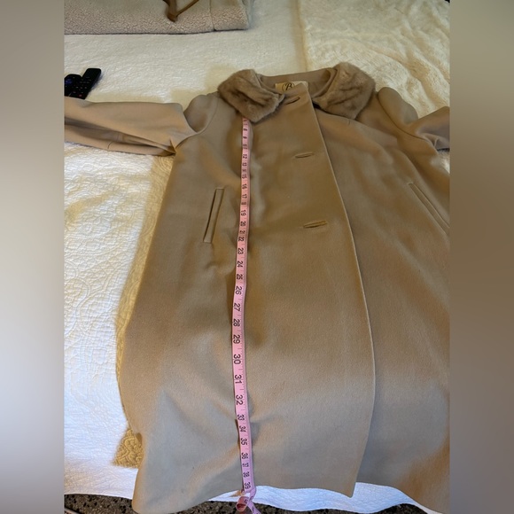 Vintage Baldwin Tan Wool Trench Coat  with fur collar. Classic ! - Picture 7 of 8